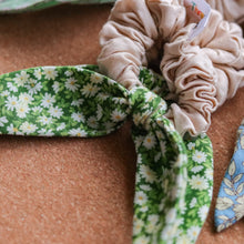 Load image into Gallery viewer, Scrunchie w/ Long Floral Fabric Ribbon Set - Common Room PH
