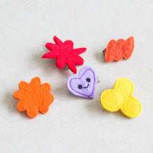 Load image into Gallery viewer, Felt Pins: K-pop - Common Room PH