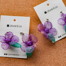 Load image into Gallery viewer, Sinamay Flower Earrings - Common Room PH
