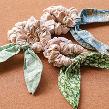 Load image into Gallery viewer, Scrunchie w/ Long Floral Fabric Ribbon Set - Common Room PH
