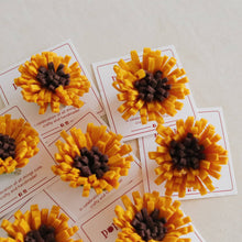 Load image into Gallery viewer, Felt Flower Pins - Common Room PH

